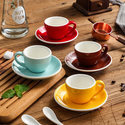 Le tazze multicolori del caffè espresso della porcellana 75ml con i piattini ammassano rifornimenti della cucina