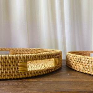 Giro tessuto a mano multifunzionale del rattan che serve Tray Serving Basket con il taglio