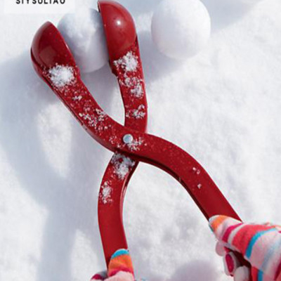 La palla di plastica multicolore della neve del creatore della palla di neve gioca i giochi con la maniglia