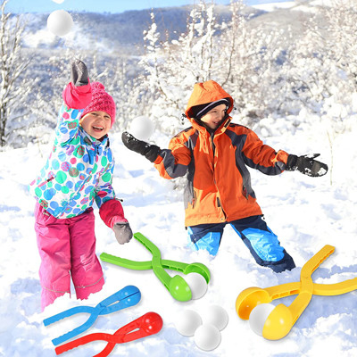 La palla di plastica multicolore della neve del creatore della palla di neve gioca i giochi con la maniglia