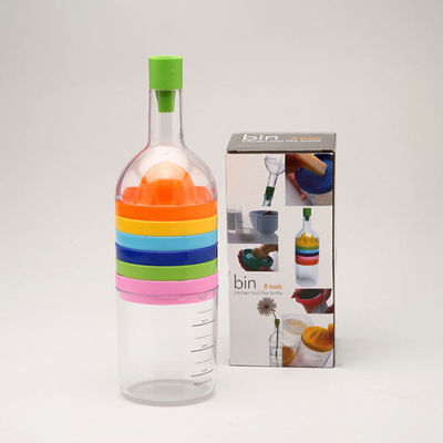 8 multifunzionali in 1 tazza del set di strumenti Juice Bottle Grater Fruit e di verdure della cucina