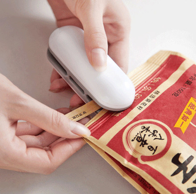 Mini Bag Sealer 2 in 1 calore e taglierina per il sigillatore tenuto in mano di vuoto dei sacchetti di plastica