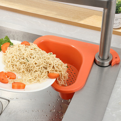 Rifornimenti multiuso della cucina del filtro dal lavandino del triangolo dello scaffale dello scolo del canestro di scolo del cigno