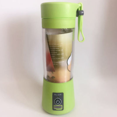 Il miscelatore elettrico di USB Mini Portable Fruit Juice Blender ammassa multifunzionale