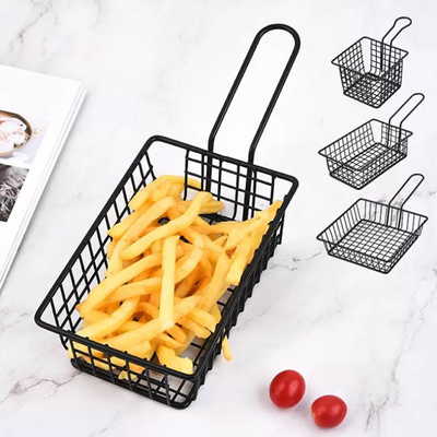 I rifornimenti in serie della cucina di acciaio inossidabile friggono nel grasso bollente il canestro per il ristorante