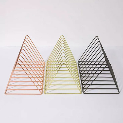 Scaffale per libri da tavolino dell'elettrodomestico di acciaio inossidabile del metallo del triangolo