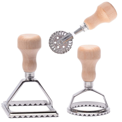 Stampa della taglierina del bollo dei ravioli della pasta della cucina con l'insieme del rullo