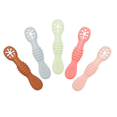 Cucchiaio di masticazione dell'arcobaleno del silicone per i bambini e bambini lavastoviglie e cassaforte del congelatore