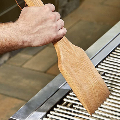 Gli strumenti e gli accessori di legno naturali liberi del BARBECUE della setola grigliano la ruspa spianatrice
