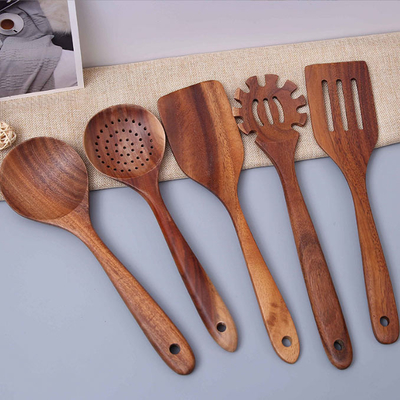 Non attacchi i cucchiai di legno degli utensili di bambù della cucina in serie per la cottura dei 5 pezzi