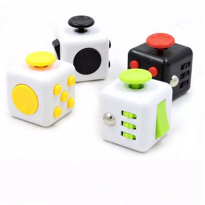 Giocattoli variopinti Mini Gadgets Cube di irrequietezza di distensione della tensione di decompressione