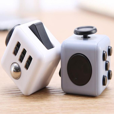 Giocattoli variopinti Mini Gadgets Cube di irrequietezza di distensione della tensione di decompressione